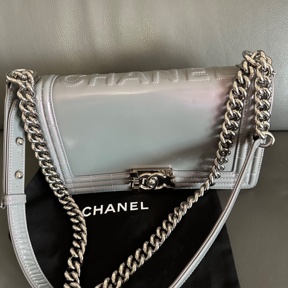 Chanel Boy Medium - Picture 16 of 16